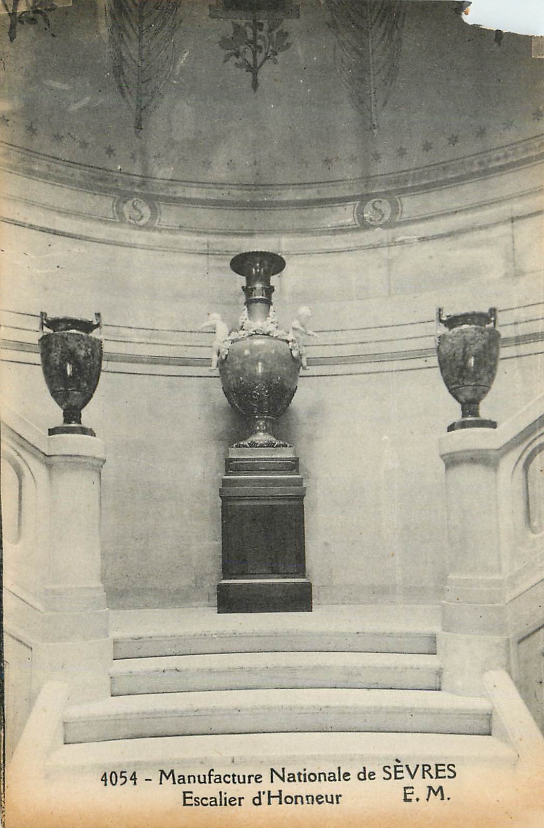CPA Manufacture Nationale de Sevres Escalier d'Honneur